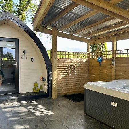 Paddock Pod - Sleeps 4 & Roofed Over Private Hot Tub & New Sauna Burnfoot Exterior photo