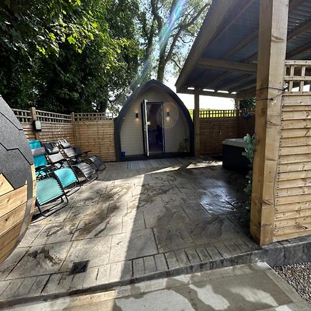 Paddock Pod - Sleeps 4 & Roofed Over Private Hot Tub & New Sauna Burnfoot Exterior photo