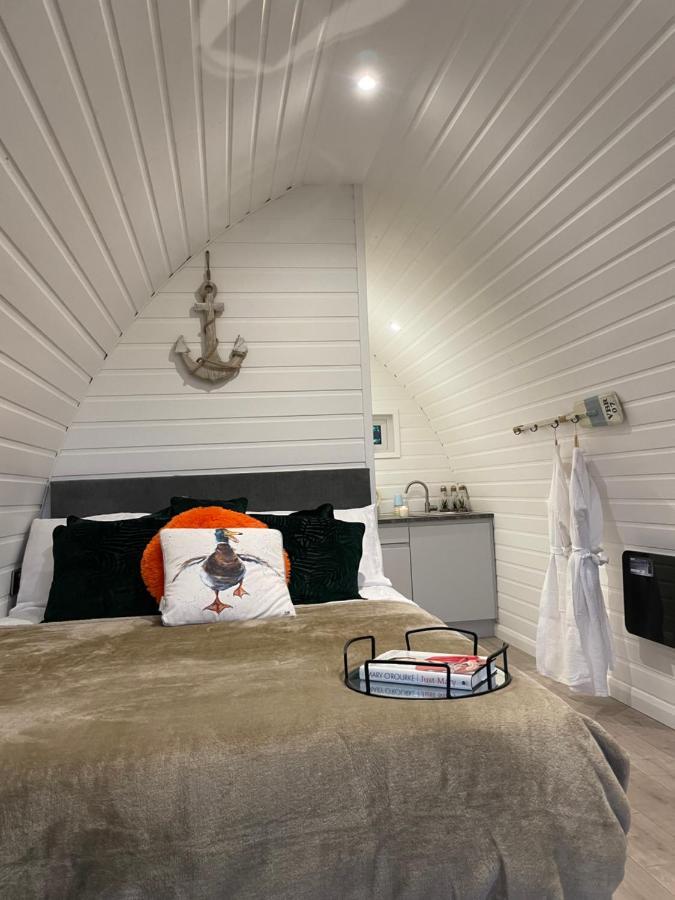 Paddock Pod - Sleeps 4 & Roofed Over Private Hot Tub & New Sauna Burnfoot Exterior photo