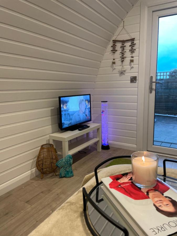 Paddock Pod - Sleeps 4 & Roofed Over Private Hot Tub & New Sauna Burnfoot Exterior photo