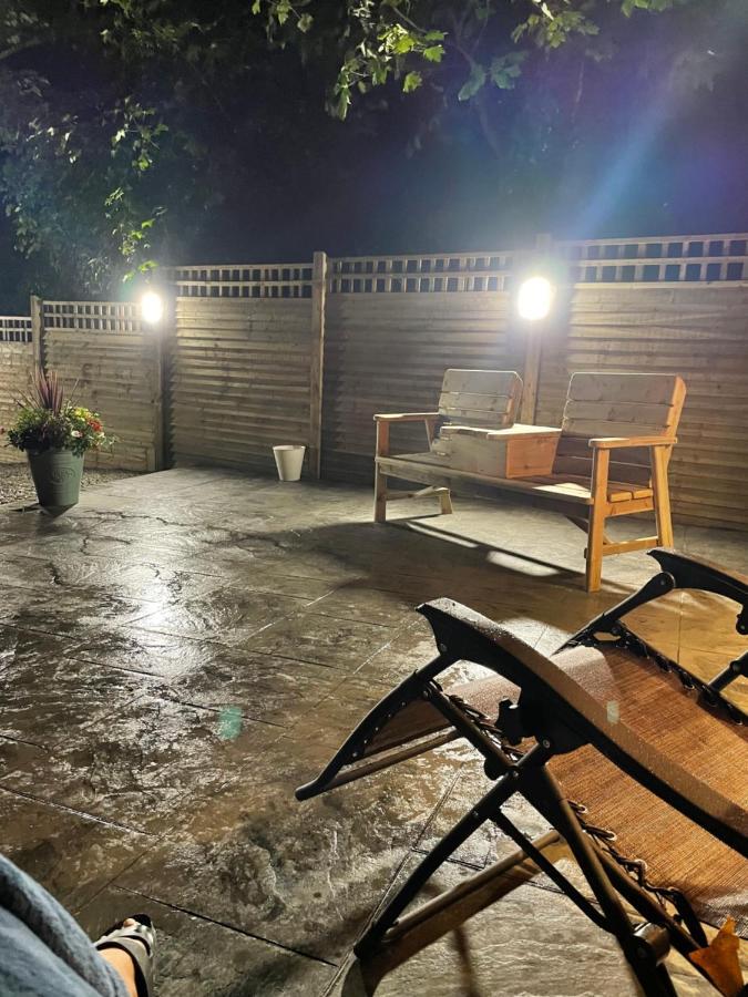 Paddock Pod - Sleeps 4 & Roofed Over Private Hot Tub & New Sauna Burnfoot Exterior photo