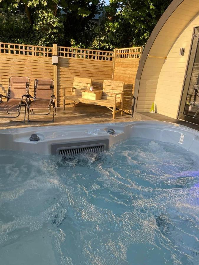 Paddock Pod - Sleeps 4 & Roofed Over Private Hot Tub & New Sauna Burnfoot Exterior photo