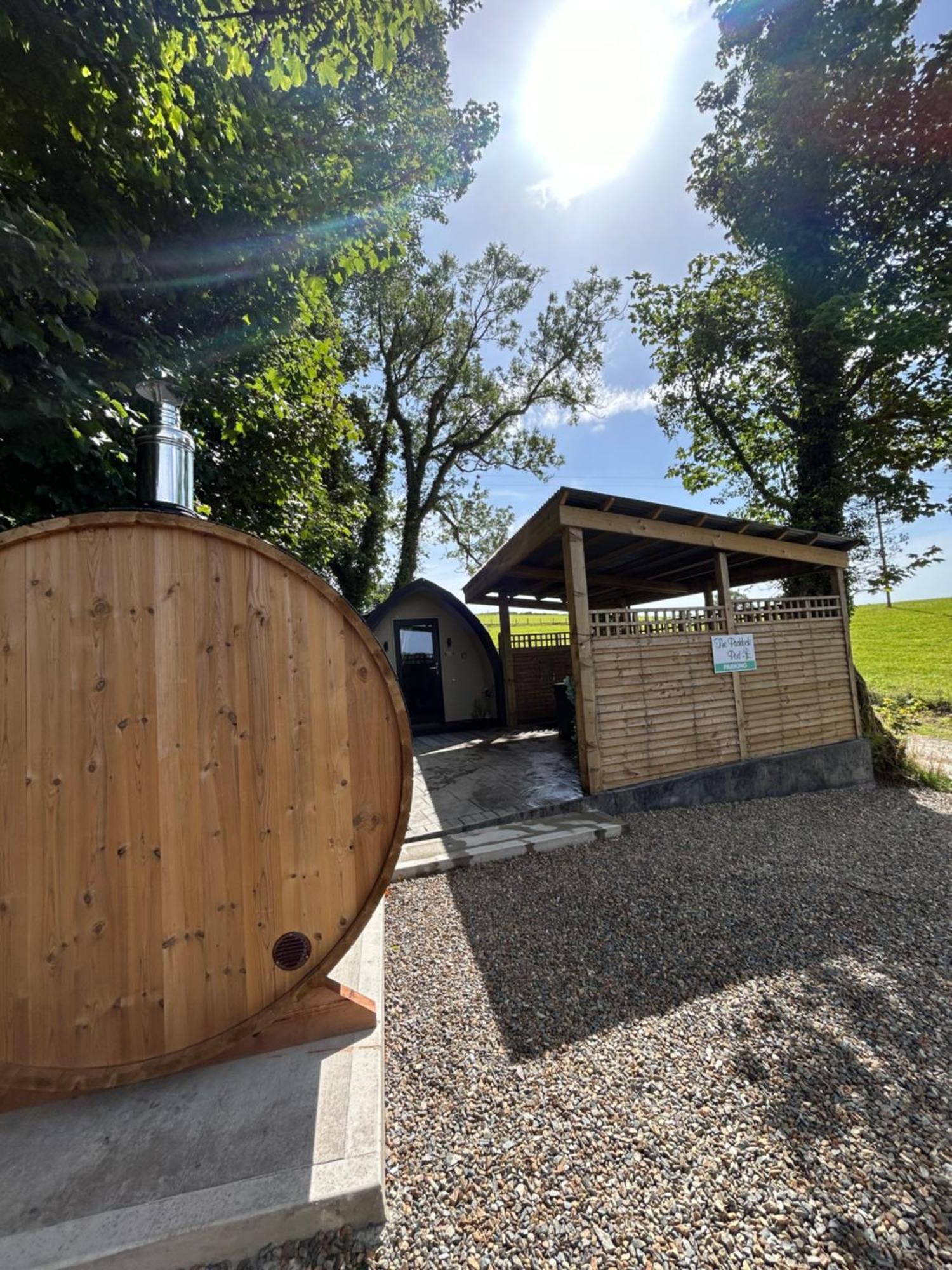 Paddock Pod - Sleeps 4 & Roofed Over Private Hot Tub & New Sauna Burnfoot Exterior photo