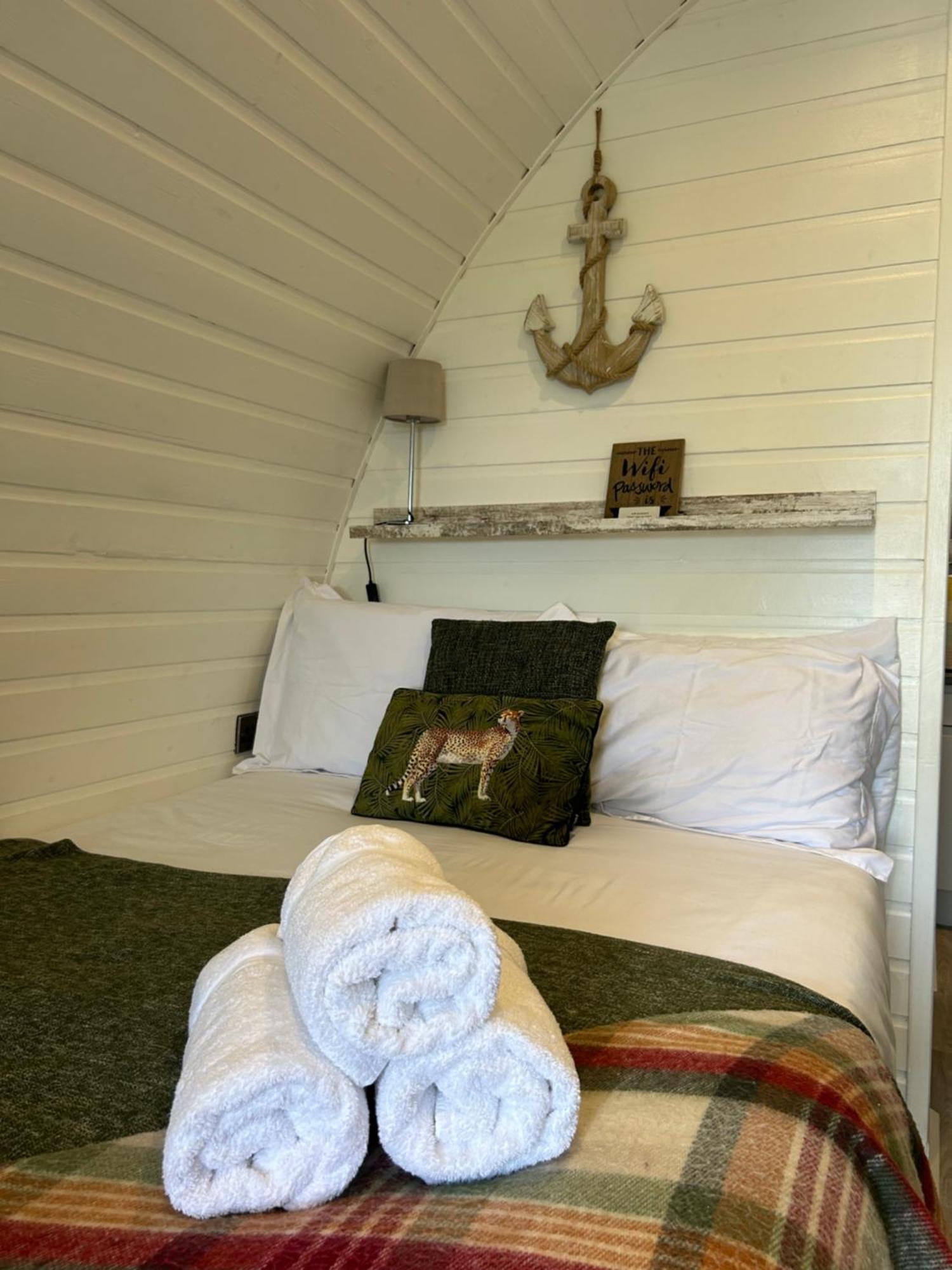 Paddock Pod - Sleeps 4 & Roofed Over Private Hot Tub & New Sauna Burnfoot Exterior photo