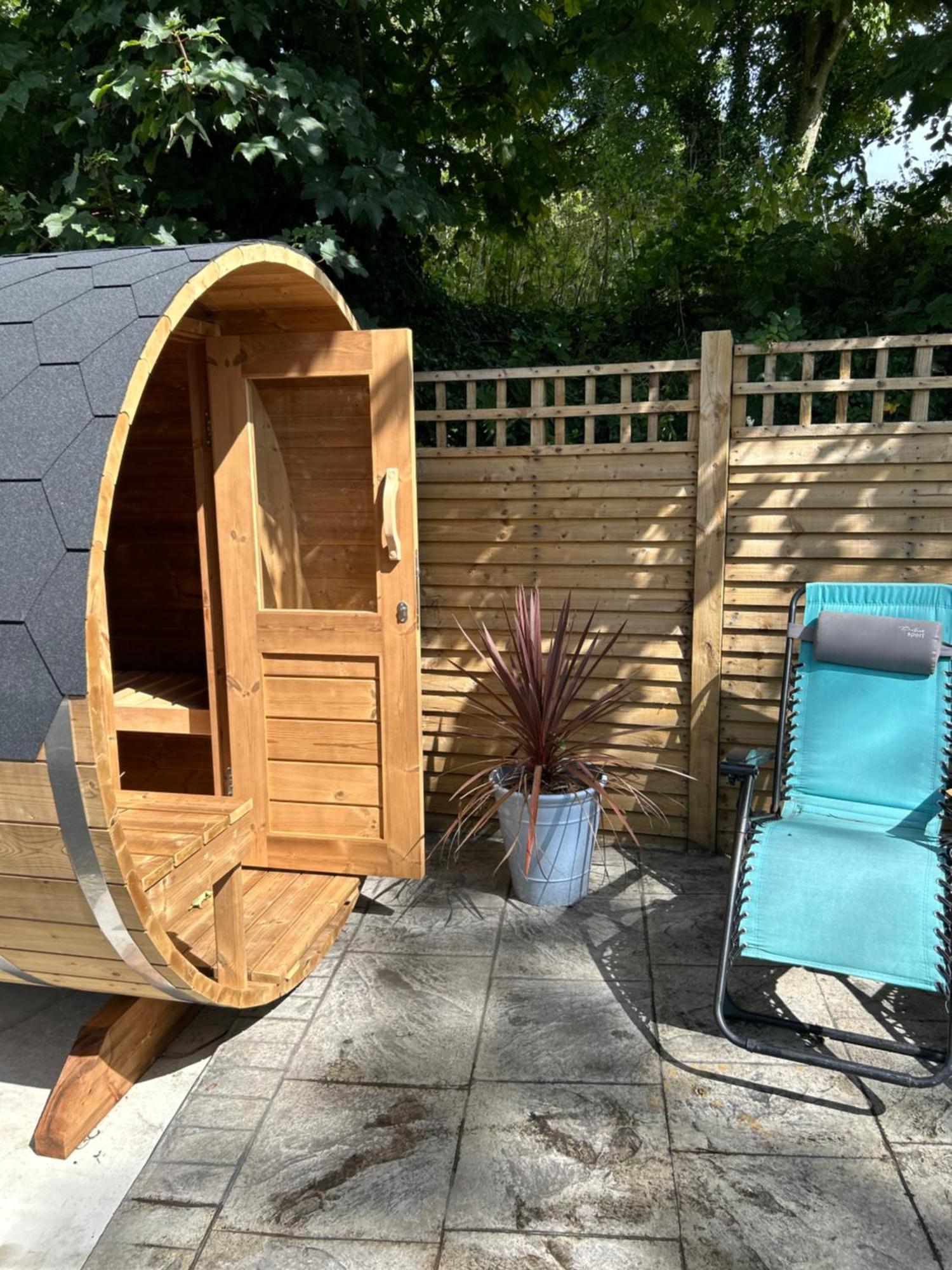 Paddock Pod - Sleeps 4 & Roofed Over Private Hot Tub & New Sauna Burnfoot Exterior photo