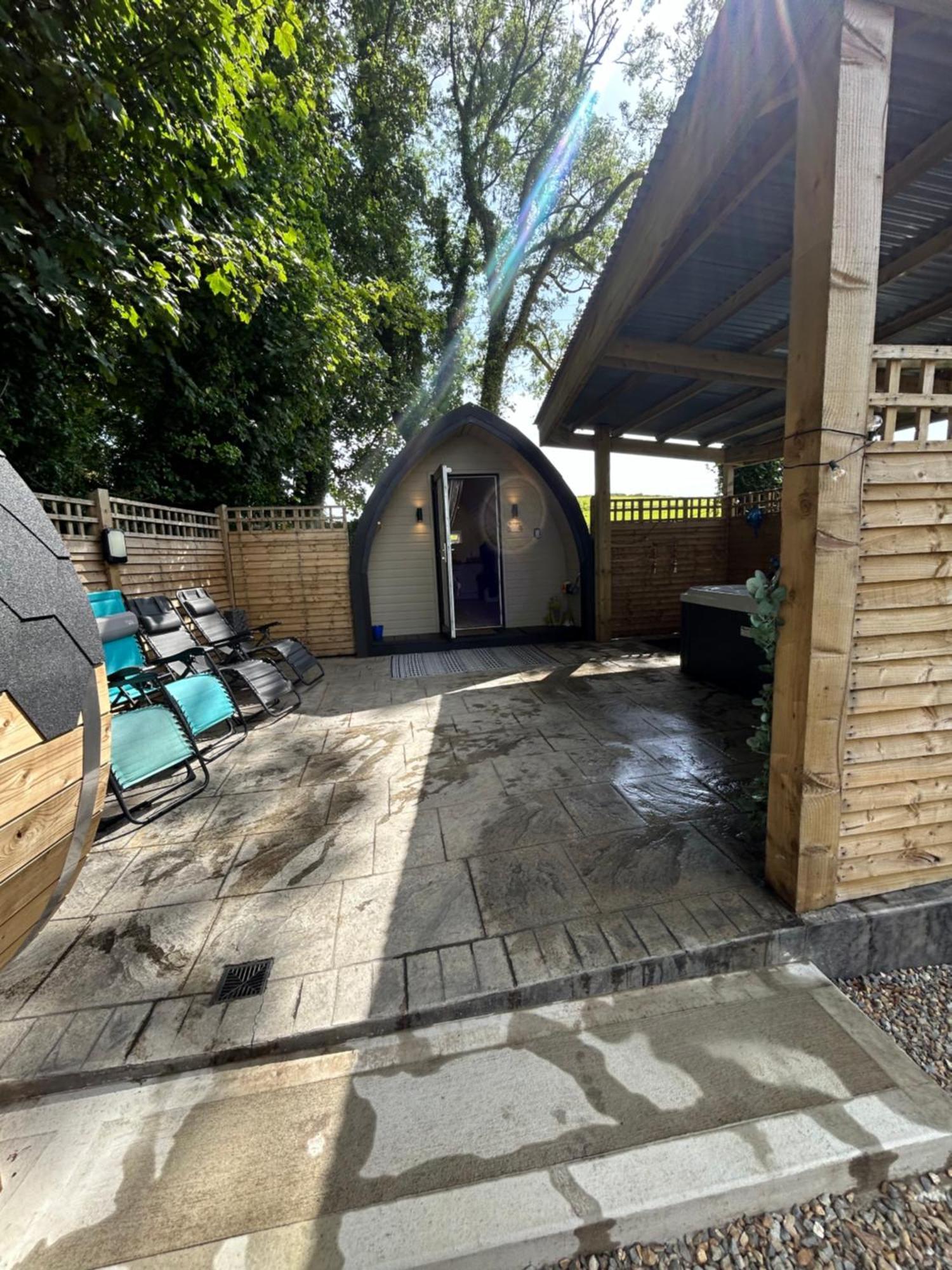 Paddock Pod - Sleeps 4 & Roofed Over Private Hot Tub & New Sauna Burnfoot Exterior photo